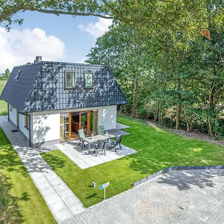 Wieringen Waddenlodge 度假居